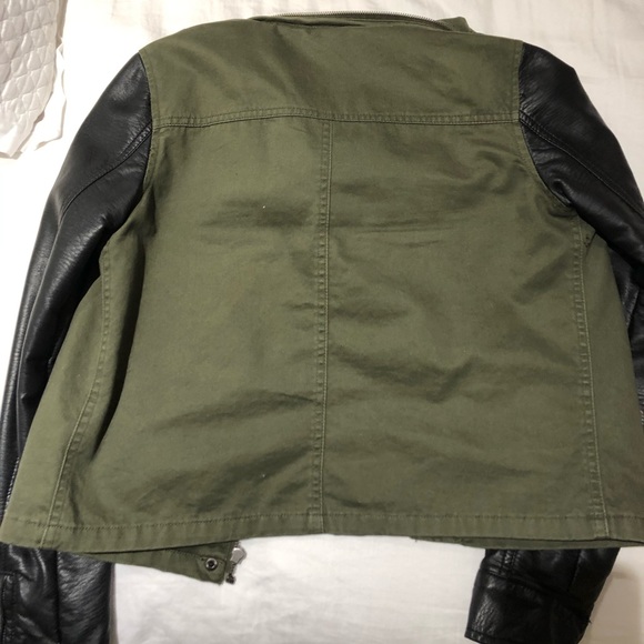 Urban Outfitters Camo Jacket - Picture 6 of 8